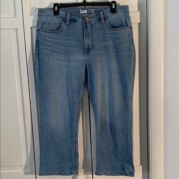 Lee Regular Fit Mid Rise Denim Capris - Picture 3 of 9